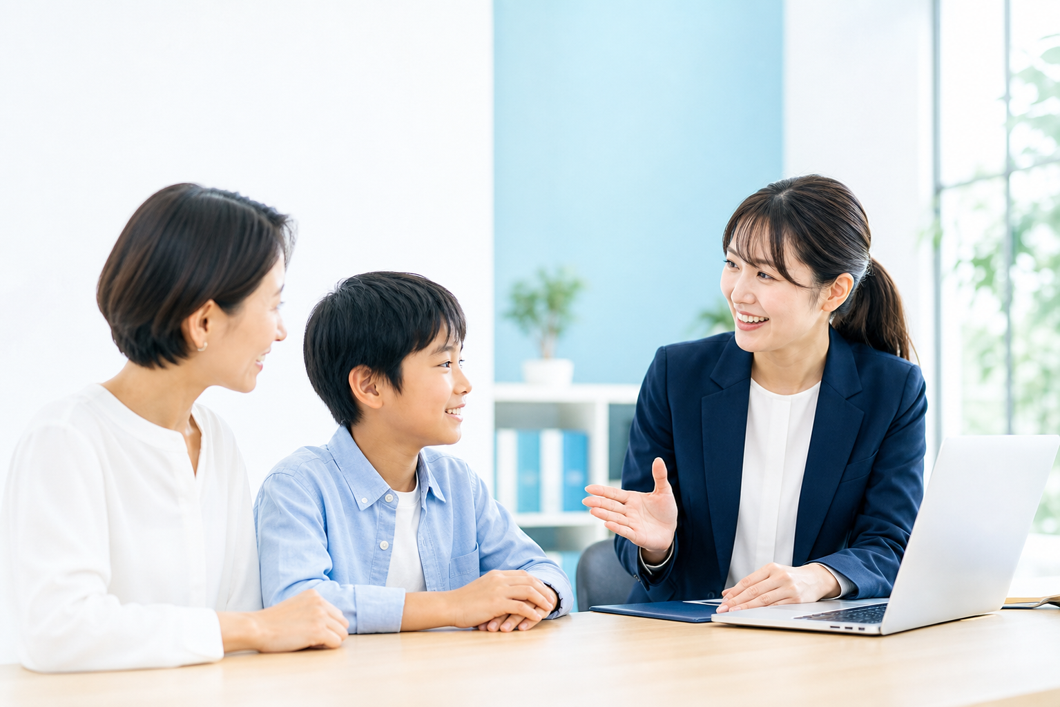 カウンセリングで相談する親子のイメージ